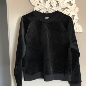 Valor black crew neck